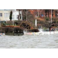 4067_0740 Wellen schlagen bei Hochwasser an die Strandmauern Oevelgoennes. | Hochwasser in Hamburg - Sturmflut.